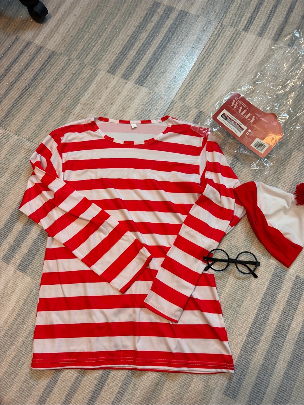 Where’s Wally Striped Red & White Long-Sleeve costume Top, hat and glssses